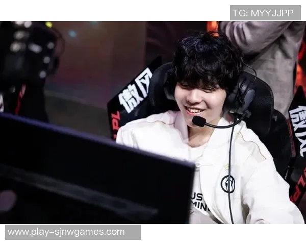 s15电竞总决赛青年赛中FPX团队意识表现的深度分析与点评